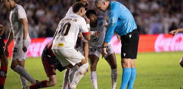 Leitura labial revela tensão entre Neymar e Daronco durante partida