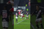 Léo Jardim brilha com defesa decisiva em duelo pela Copa Sul-americana