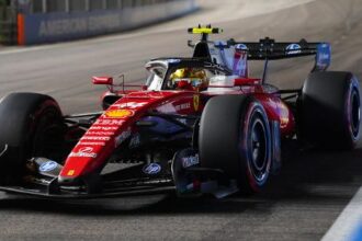 Lewis Hamilton enfrenta exaustão física e falhas estratégicas após GP de Singapura