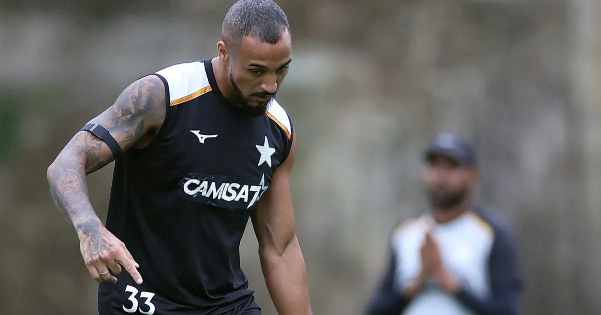 Lucas Monzón treina normalmente e amplia opções defensivas do Botafogo
