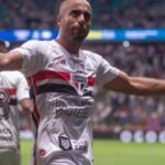 Lucas Moura aponta desatenção do São Paulo após derrota para o Bahia