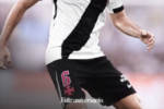 Lucas Piton celebra 26 anos como peça fundamental no elenco do Vasco