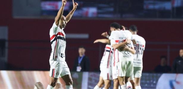 Lucas retorna ao time titular do São Paulo após meses afastado