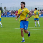 Lucas Rodrigues brilha pelo Goiás após estreia com gol na seleção brasileira