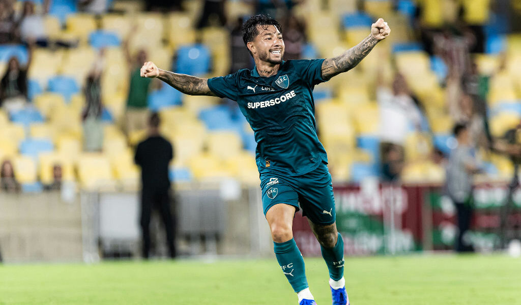 Lucho Acosta celebra golaço no Maracanã e aguarda nascimento do terceiro filho