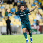 Lucho Acosta celebra golaço no Maracanã e aguarda nascimento do terceiro filho