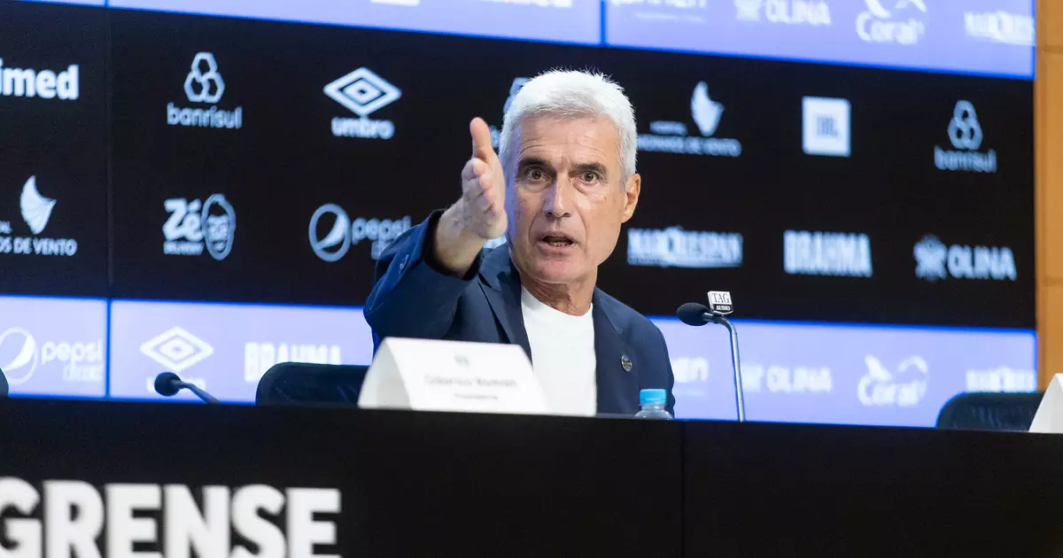Luís Castro responde a Renato Gaúcho e defende o Grêmio em momento de crise