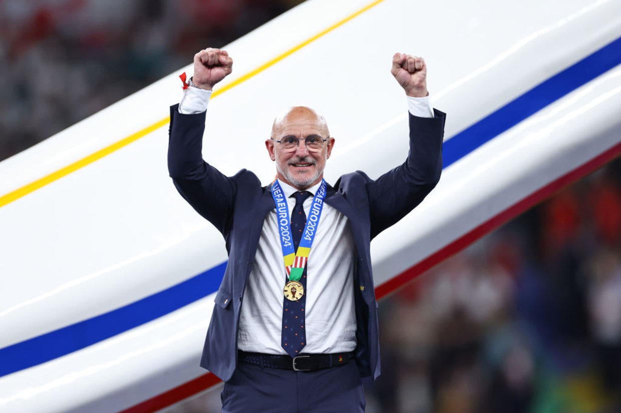 Luis de La Fuente é consagrado como o melhor treinador de futebol do mundo