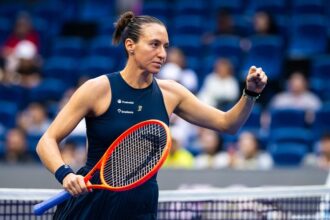 Luisa Stefani busca posto de melhor dupla do ano em Wuhan