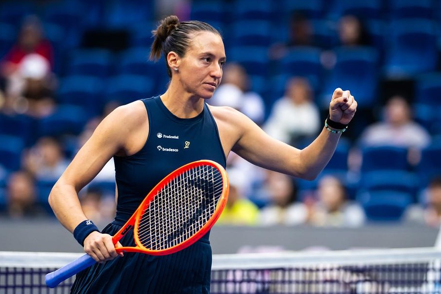 Luisa Stefani busca posto de melhor dupla do ano em Wuhan