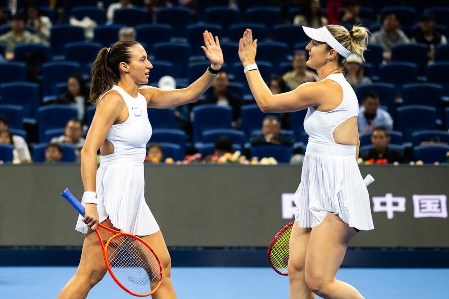 Luisa Stefani e Gabriela Dabrowski conquistam título de duplas no WTA 1000 de Pequim