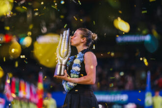 Maja Chwalinska conquista o título do wuhan open e celebra reviravolta na carreira