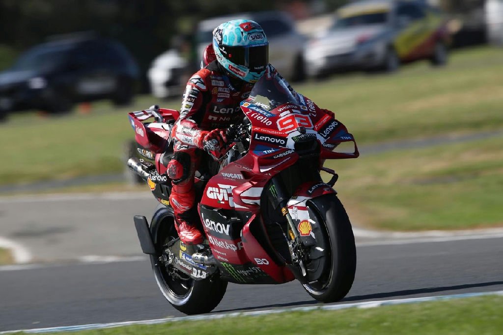 Márc Márquez supera queda precoce e garante pole position na Austrália