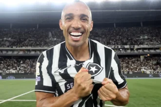 Marçal celebra vitória do Botafogo e destaca privilégio de defender o clube