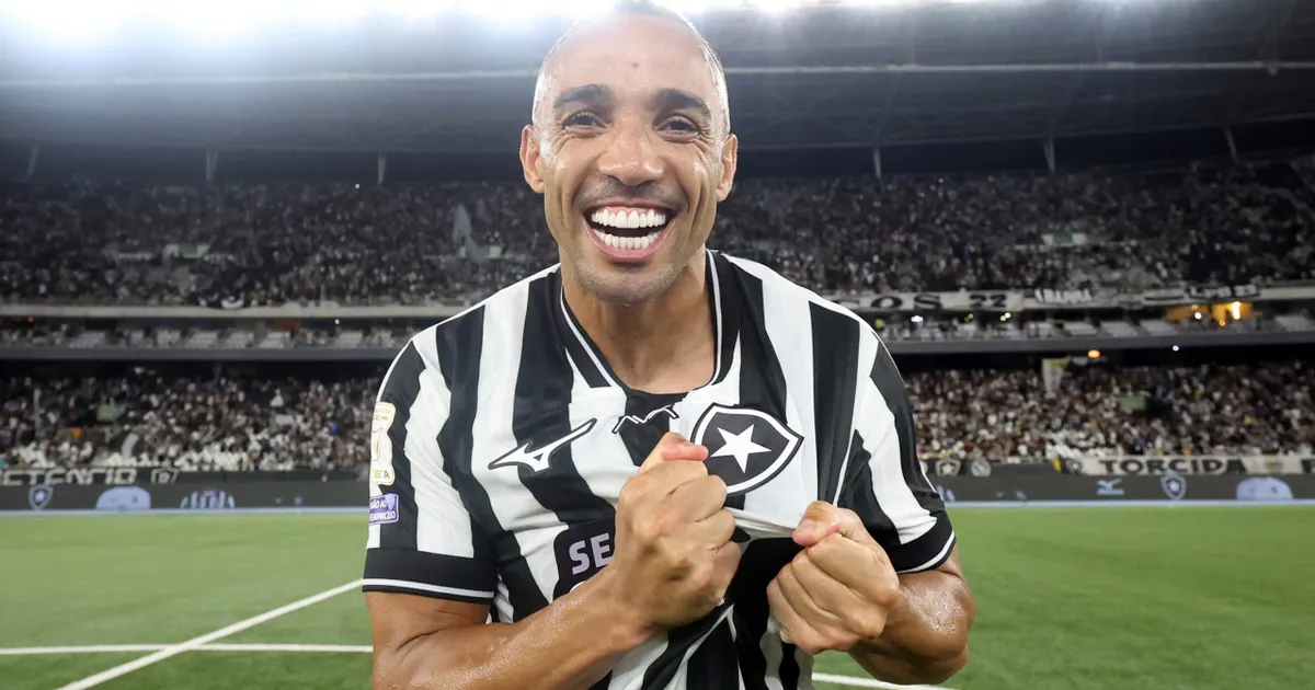 Marçal celebra vitória do Botafogo e destaca privilégio de defender o clube