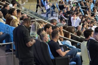 Marcos lamacchia acompanha partida no maracanã com mario junqueira