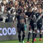 Marino brilha e comemora gol da vitória do Vasco sobre o Corinthians