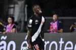 Marino brilha, marca duas vezes e comanda virada do Vasco sobre o Corinthians