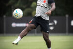 Marino Hinestroza ganha vaga entre os titulares do Vasco para clássico contra o Botafogo