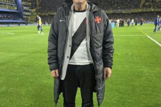 Mário Junqueira marca presença no gramado do estádio La Bombonera