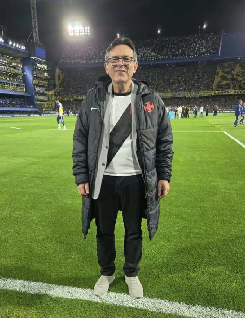 Mário Junqueira marca presença no gramado do estádio La Bombonera