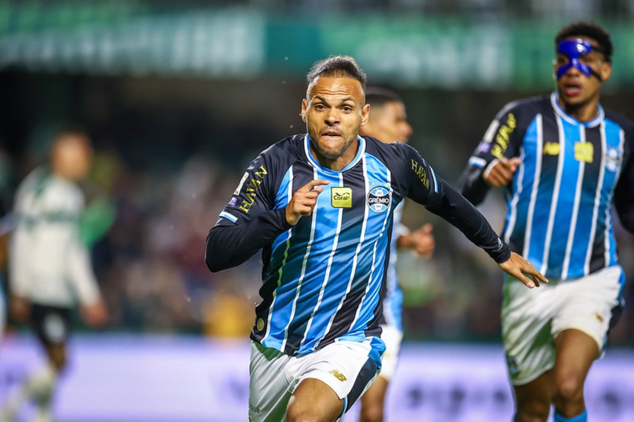 Martin Braithwaite decide partida e encerra jejum de gols