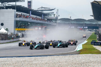 Mercedes defende simplificação técnica após caos na largada do GP da Malásia