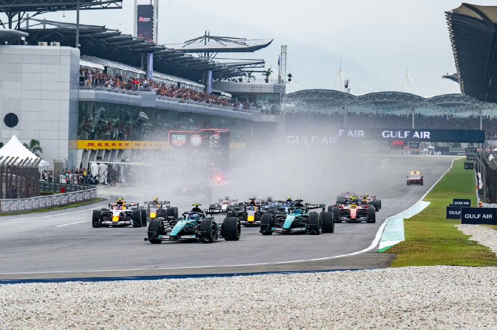 Mercedes defende simplificação técnica após caos na largada do GP da Malásia