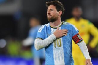 Messi oficializa aposentadoria da seleção argentina e recebe homenagem de Cristiano Ronaldo