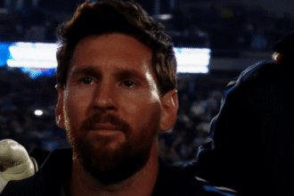 Messi se emociona no hino nacional em sua despedida da seleção argentina