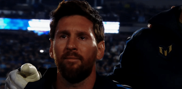 Messi se emociona no hino nacional em sua despedida da seleção argentina