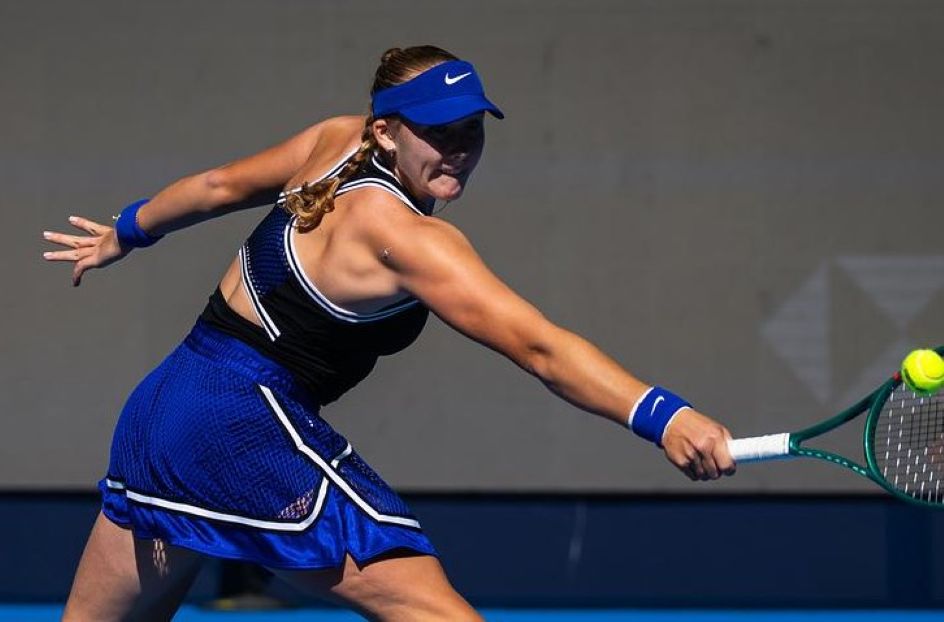 Mirra Andreeva busca primeira vitória contra Alexandrova em Pequim
