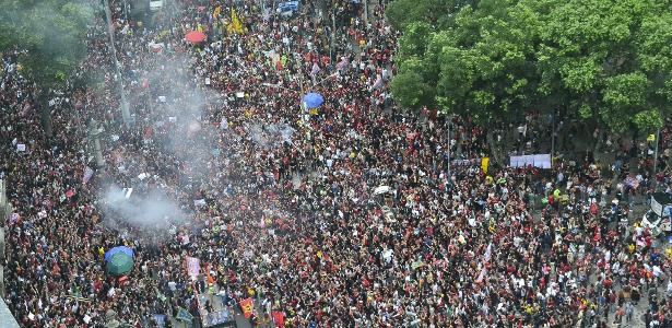 Mobilização estudantil ocupa ruas em defesa da democracia pelo Brasil