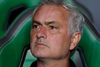 Mourinho se cala após vitória do Real Madrid e critica arbitragem por expulsão de Vinicius Jr