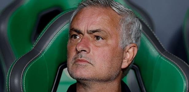 Mourinho se cala após vitória do Real Madrid e critica arbitragem por expulsão de Vinicius Jr