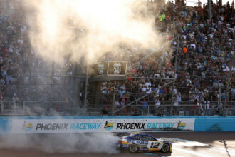 NASCAR retorna ao Phoenix Raceway com transmissão exclusiva e decisão de etapas