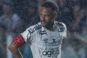 Neymar critica expulsão após jogo e dispara contra atitude de Rodrigo Nestor