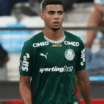 Palmeiras garante permanência de Arthur com contrato estendido até 2030