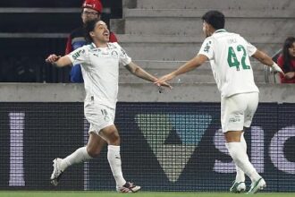 Palmeiras vence o Athletico fora de casa e assume a liderança do campeonato