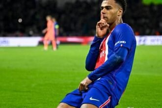 Paris Saint-Germain e Lyon duelam pela liderança do campeonato Francês
