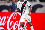 Paulo henrique passa por re avaliação médica no CT moacyr barbosa