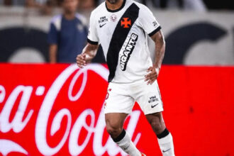 Paulo henrique passa por re avaliação médica no CT moacyr barbosa