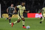 Paulo Henrique treina com limitações e vira dúvida no Vasco para decisão