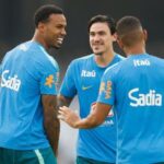 Pedro assume vaga de Raphinha em treino da seleção brasileira para amistoso na Índia