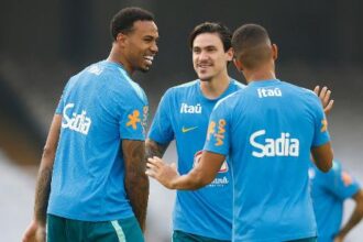 Pedro assume vaga de Raphinha em treino da seleção brasileira para amistoso na Índia