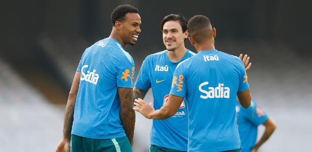 Pedro assume vaga de Raphinha em treino da seleção brasileira para amistoso na Índia