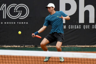 Pedro Boscardin supera Guto Miguel e avança à semifinal em Curitiba