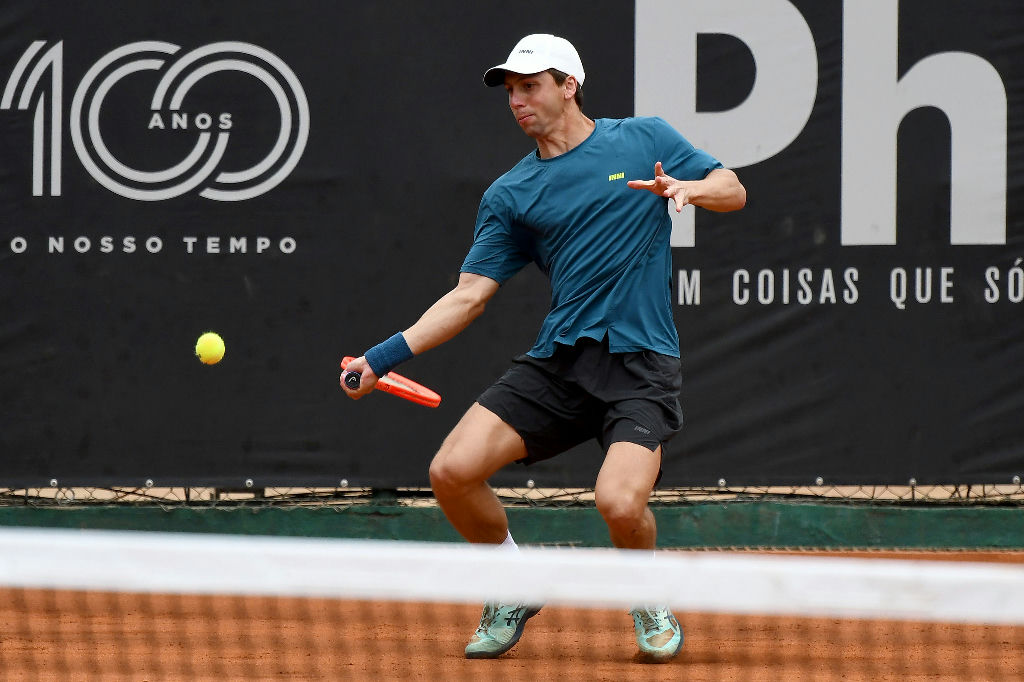 Pedro Boscardin supera Guto Miguel e avança à semifinal em Curitiba