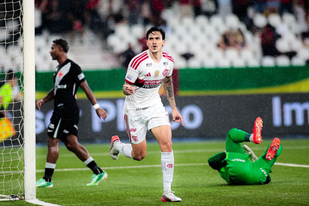 Pedro comanda goleada, derruba jejum e vira Artilheiro do Brasil
