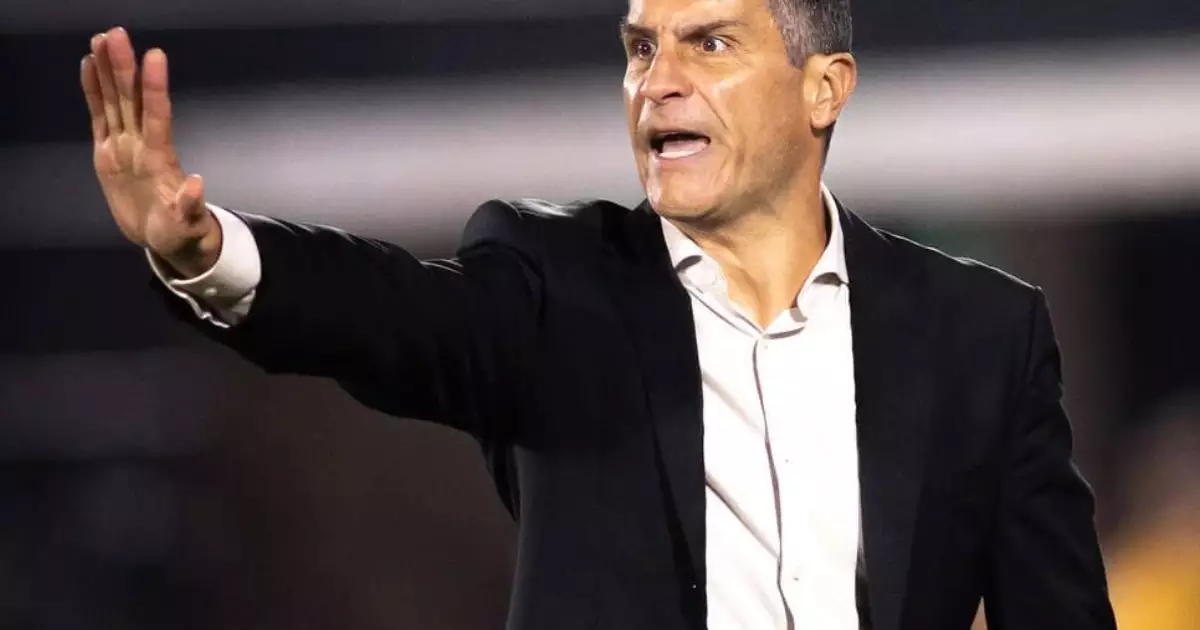 Pedro Emanuel assume culpa após derrota do Vasco e defende escalação